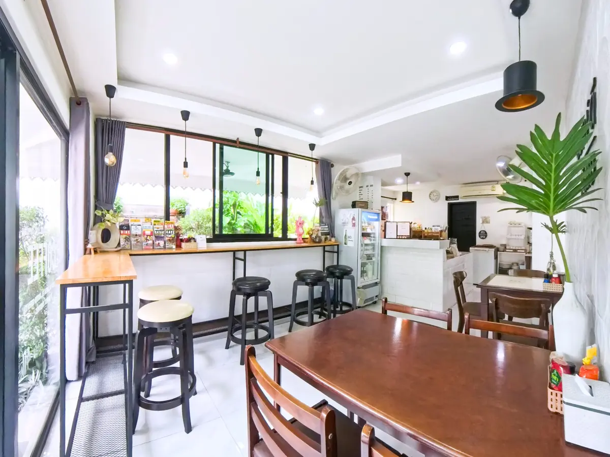 Romdee Café on the ground floor of Gusto House